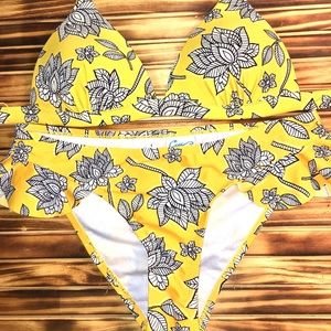 Yellow bathing suit 👙 💛🌻